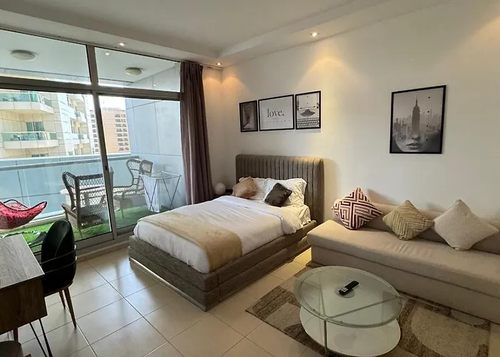 Modern Studio Apartment In Dubai Marina