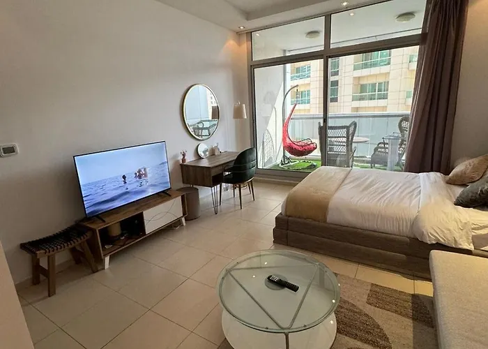Modern Studio Apartment In Dubai Marina