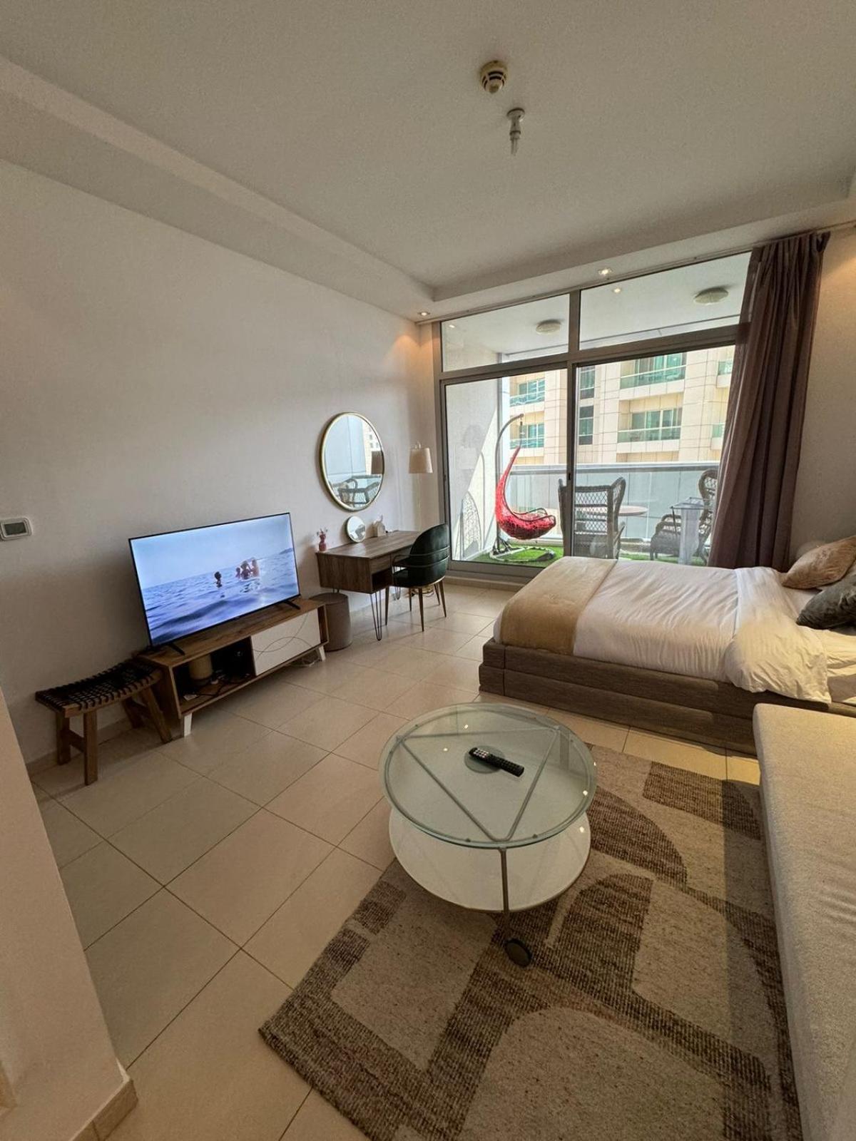 Modern In Marina *